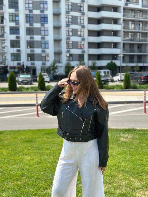 Косуха чорна вкорочена "Black Classic Crop"  1000746 фото